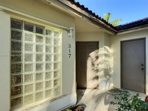 317 NW 109th Ave, Pembroke Pines FL 33026