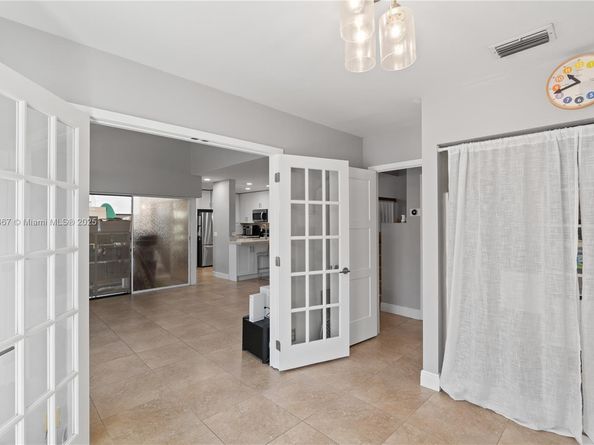 21200 Harbor Way 11811, Aventura FL 33180