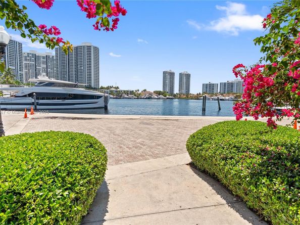 21200 Harbor Way 11811, Aventura FL 33180