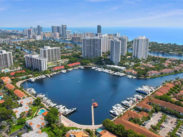 21200 Harbor Way 11811, Aventura FL 33180