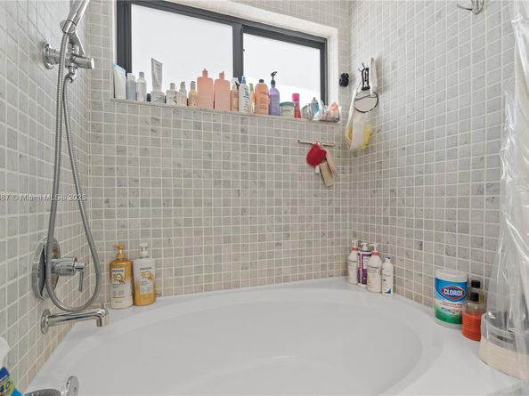 21200 Harbor Way 11811, Aventura FL 33180