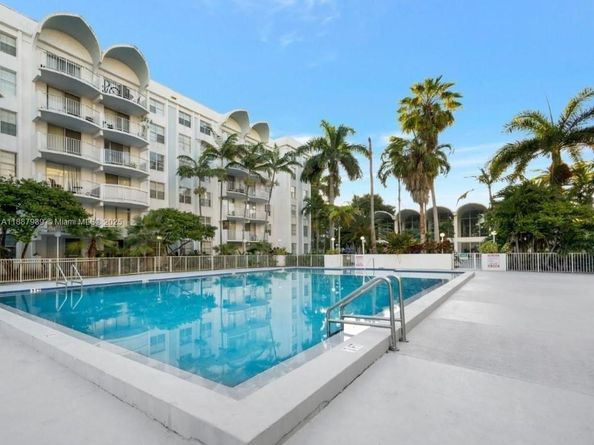 498 NW 165th St Rd D405, Miami FL 33169