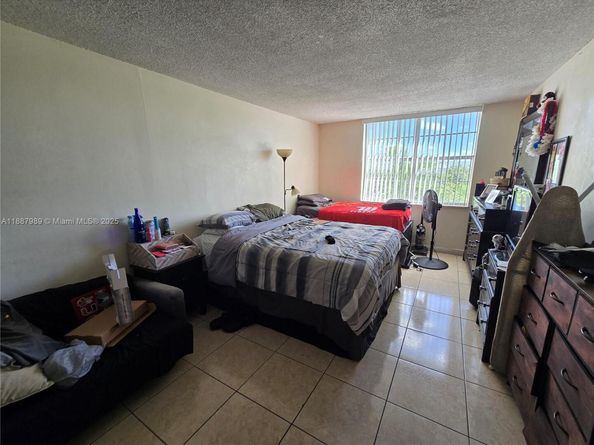 498 NW 165th St Rd D405, Miami FL 33169
