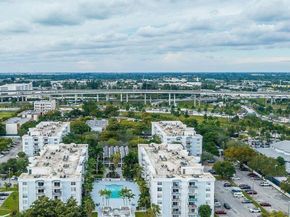 498 NW 165th St Rd D405, Miami FL 33169