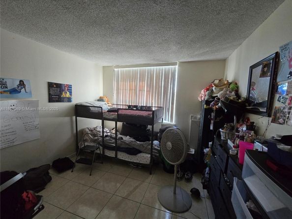 498 NW 165th St Rd D405, Miami FL 33169