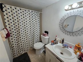 498 NW 165th St Rd D405, Miami FL 33169