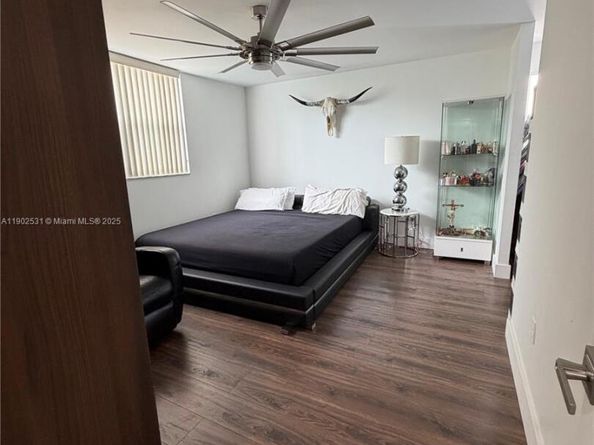 3550 NE 169th St 107 + 40ft Dock, North Miami Beach FL 33160