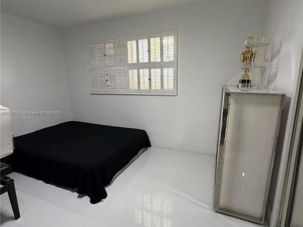 3550 NE 169th St 107 + 40ft Dock, North Miami Beach FL 33160