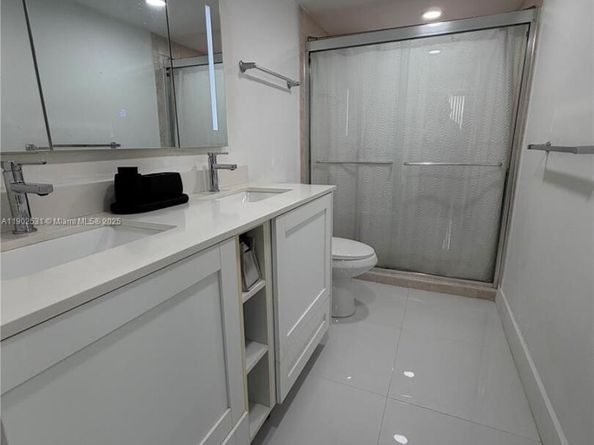 3550 NE 169th St 107 + 40ft Dock, North Miami Beach FL 33160