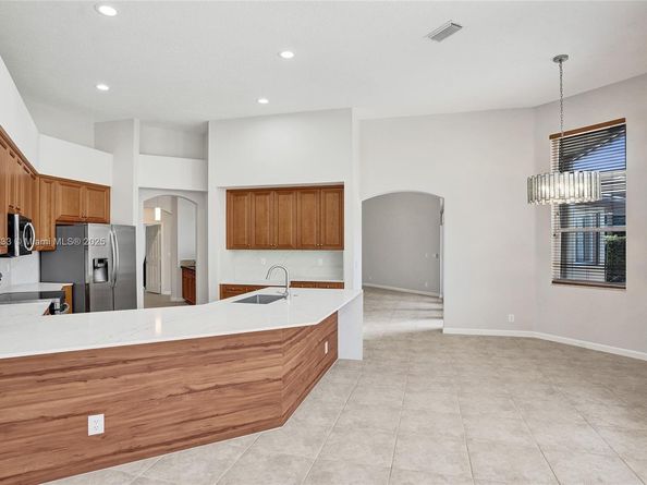 2553 Jardin Mnr, Weston FL 33327