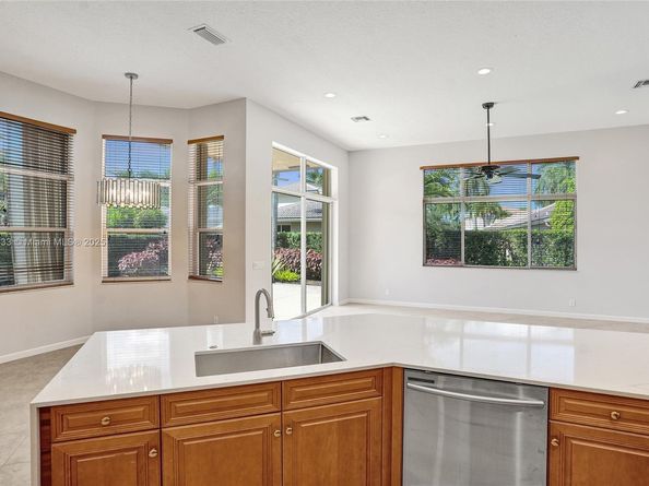 2553 Jardin Mnr, Weston FL 33327