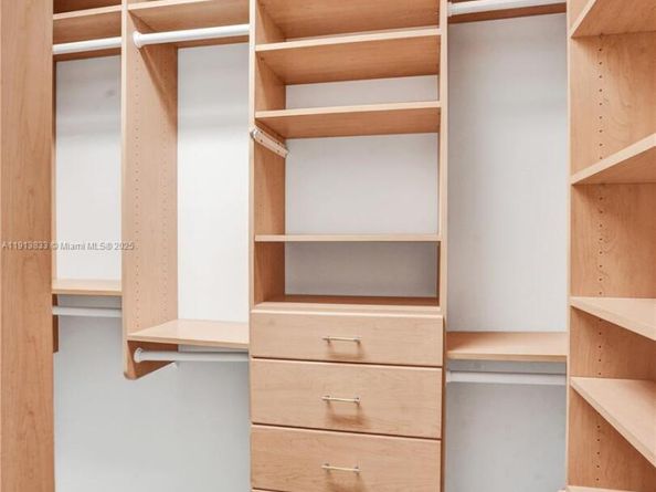 2553 Jardin Mnr, Weston FL 33327