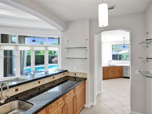 2553 Jardin Mnr, Weston FL 33327