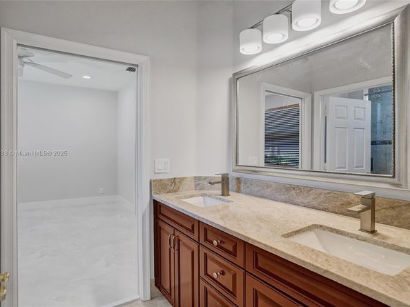 2553 Jardin Mnr, Weston FL 33327