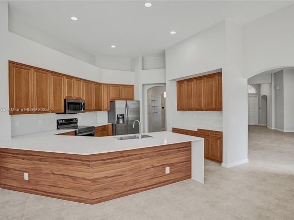 2553 Jardin Mnr, Weston FL 33327