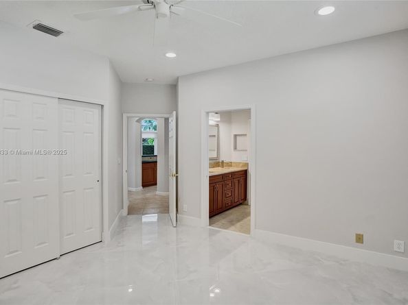 2553 Jardin Mnr, Weston FL 33327