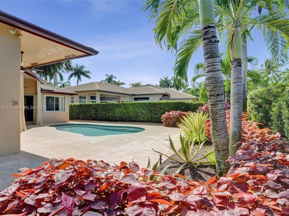 2553 Jardin Mnr, Weston FL 33327