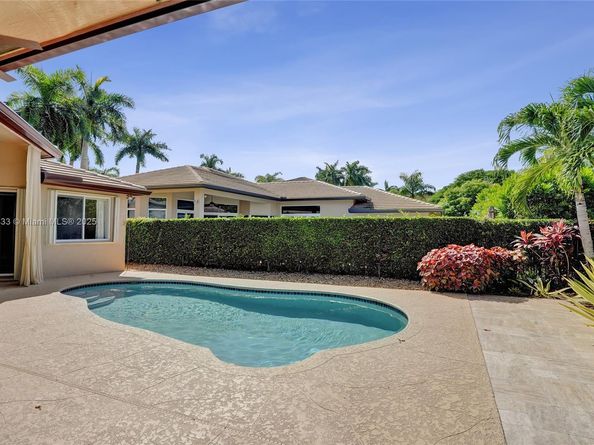 2553 Jardin Mnr, Weston FL 33327