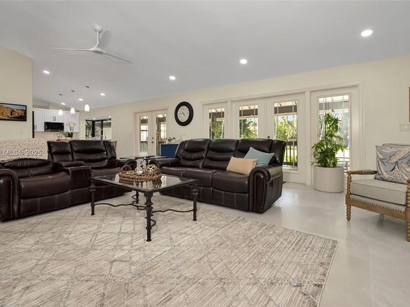 8375 SW 78th St, Miami FL 33143