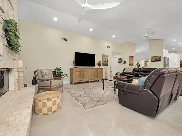 8375 SW 78th St, Miami FL 33143