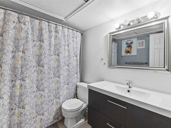 9 NE 19th Ct 219C, Wilton Manors FL 33305