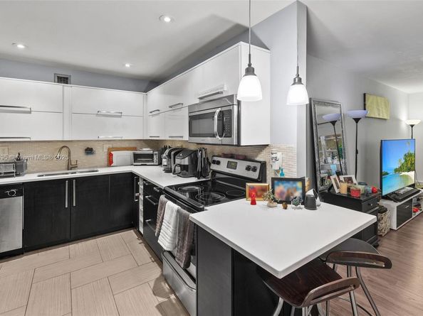 9 NE 19th Ct 219C, Wilton Manors FL 33305