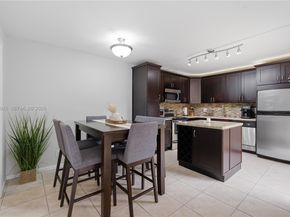 752 NW 98th Way, Plantation FL 33324