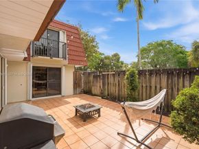 752 NW 98th Way, Plantation FL 33324