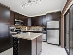 752 NW 98th Way, Plantation FL 33324