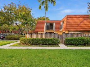 752 NW 98th Way, Plantation FL 33324