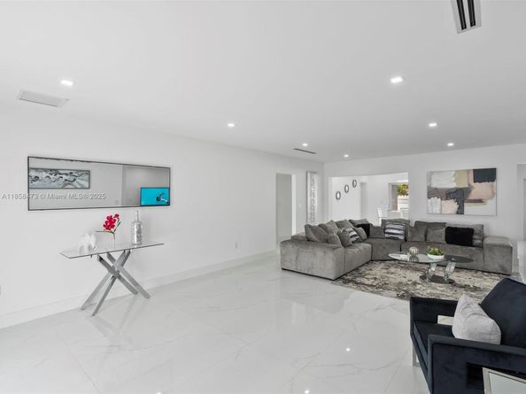 4901 S Grant St, Hollywood FL 33021