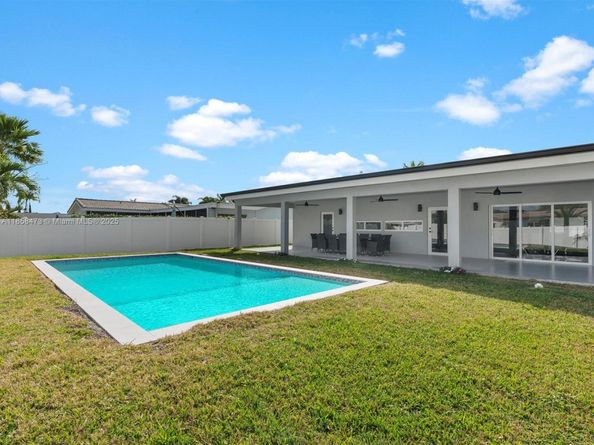 4901 S Grant St, Hollywood FL 33021