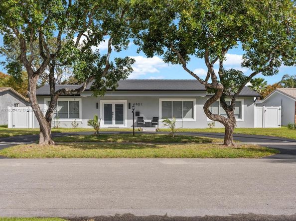 4901 S Grant St, Hollywood FL 33021