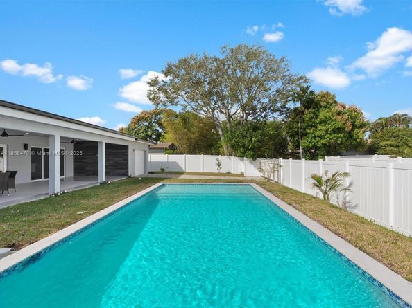 4901 S Grant St, Hollywood FL 33021
