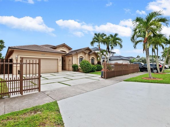 14475 SW 161st Pl, Miami FL 33196
