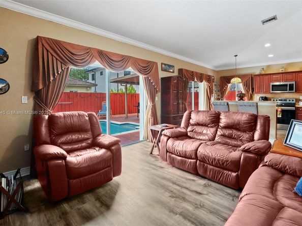 14475 SW 161st Pl, Miami FL 33196
