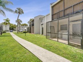 4511 Treehouse Ln B, Tamarac FL 33319