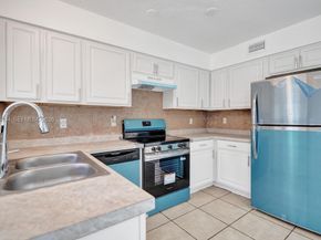 4511 Treehouse Ln B, Tamarac FL 33319
