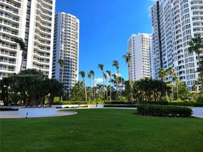 21200 Point Pl 1804, Aventura FL 33180