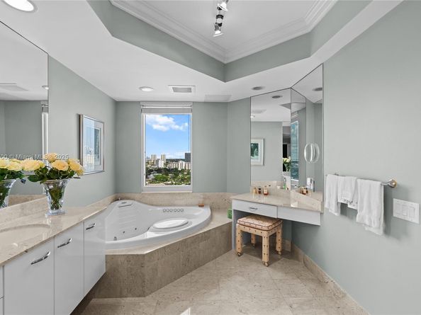 21200 Point Pl 1804, Aventura FL 33180
