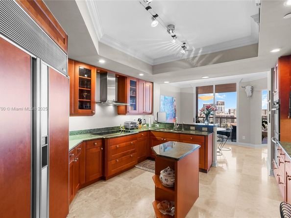 21200 Point Pl 1804, Aventura FL 33180