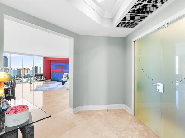 21200 Point Pl 1804, Aventura FL 33180