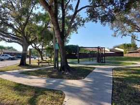 2320 Elm Ct, Pembroke Pines FL 33026