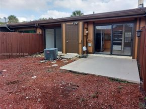 2320 Elm Ct, Pembroke Pines FL 33026