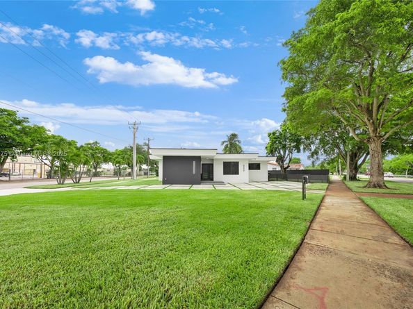 900 N Royal Poinciana Blvd, Miami Springs FL 33166