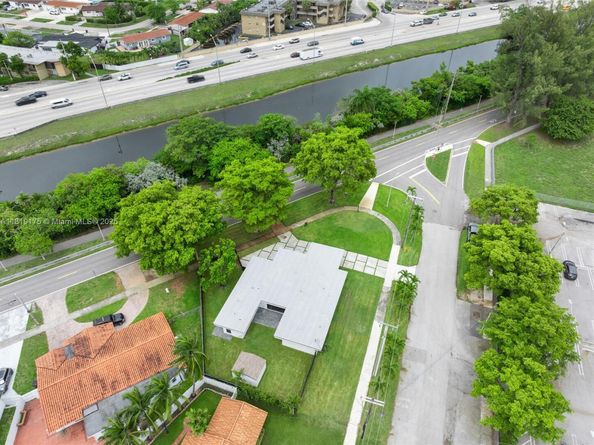 900 N Royal Poinciana Blvd, Miami Springs FL 33166