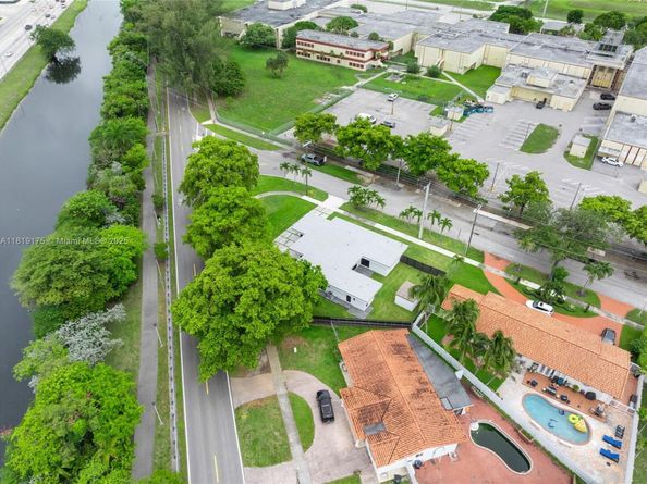 900 N Royal Poinciana Blvd, Miami Springs FL 33166