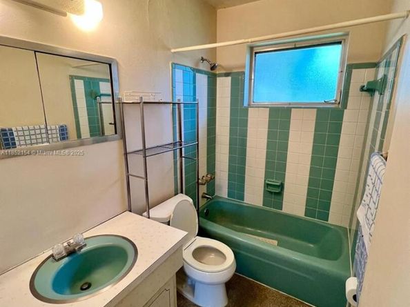 8151 NW 15th Ct, Pembroke Pines FL 33024