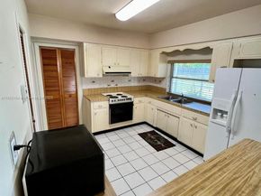 8151 NW 15th Ct, Pembroke Pines FL 33024