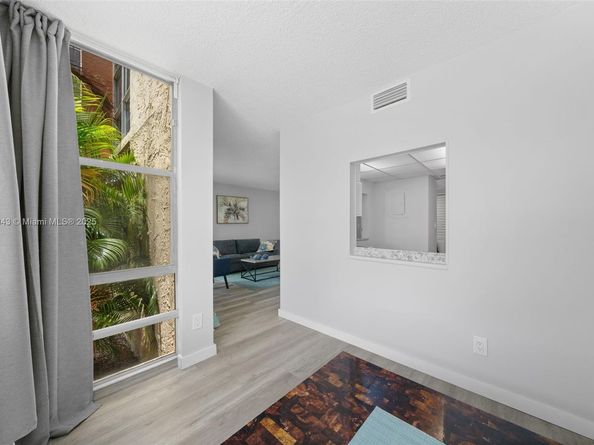 210 172nd St 128, Sunny Isles Beach FL 33160